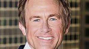 Robert Hydock's Instagram, Twitter & Facebook