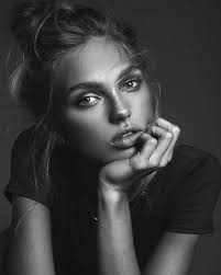 Pin By Emma Madsen On M O D E L S Portrait Black And White Portraits Portrait Photography