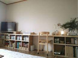 お部屋改造 一段落しました n こんな感じに 向かって右側を私のスペースに 左側を子どもたちのおもちゃ収納にしました こちらが子どもたちのスペース 狭いお部屋の中でも ここでは何をするスペースにするか と決めてから模様替えを始めると収納場所も