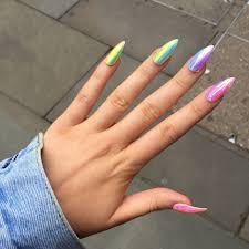 Monochrome Look Gelnagel Regenbogen Nagel Schwamm Nageldesign Nageltrends Rainbow Nails Regenbogen Nagel Stilleto Nagel Traumnagel