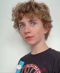 Sian Walker's Instagram, Twitter & Facebook