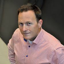 Fra Infront til Compello