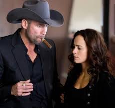 Rafael Amaya Guest Starrring On Usa S Queen Of The South With Alice Braga Brazilian Actress Queen Of The South El Senor De Los Cielos Celebrity Crush