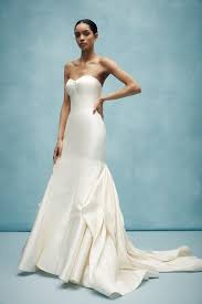 Maybe you would like to learn more about one of these? Der Grosse Vogue Guide Hochzeitskleider Fur Jeden Figur Typ Vogue Germany