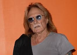 Christophe : son fils Romain dénonce "la pompe à fric" de la vente aux  enchères de ses biens organisée par sa femme