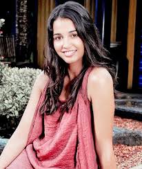 18 19 Years Old Naomi She Literally Hasn T Changed A Bit Naomigscott Naomiscott Naomi Scott Most Beautiful Hollywood Actress Girl Haircut