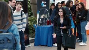 Tory Burch Black Handbag Held By Ariel Winter As Alex Dunphy In Modern Family S11e15 Baby Steps 2020