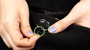 Pemasangan kancing pada busana merupakan langkah terakhir dalam penyelesaian busana. Cara Menjahit Kancing Dengan Gambar Wikihow