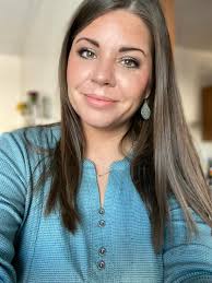 Just woke up so let's get some makeup on!! 😜 Using: Amber/mango Palace  Olive Bella Melody cheek Suede Ibiza Chai, bubba, trust, drift