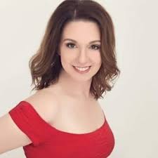 Lyn King's Instagram, Twitter & Facebook