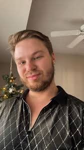 Hey everyone! My name is Andrew, I'm 26, gay, and looking to make some new  friends to hang out with downtown! I love cooking, theatre, music, taking  care of my plants, and