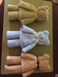 Bears Made From Dollar Tree Hand Towels Will Put In Operation Shoebox This Year Avec Images Animal En Serviette Pliage Serviette De Bain Pliage Serviette De Table
