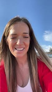 Leah Crane's Instagram, Twitter & Facebook