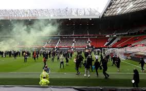 Furious manchester united fans have stormed the old trafford pitch ahead of today's match against liverpool in protest at the glazers' ownership of the club. E4sddkwklddvpm
