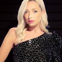 Jayne Singer's Instagram, Twitter & Facebook