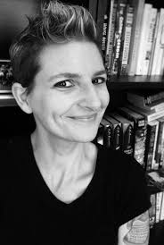 Kari Holt's Instagram, Twitter & Facebook