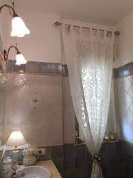 Raccolte di anna cristina • ultimo aggiornamento: Tenda In Merletto Per Un Bagno In Stile Shabby Tende Da Bagno Tende Shabby Chic Finestre Bagno