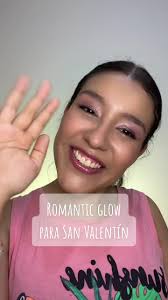 ✨ Romantic Glow para San Valentín ✨ Un look en tonos rosados con un glow  sutil y labios jugosos, ideal para una cita, una salida con amigas o  simplemente para sentirte increíble. 💕 🌸 Ojos en tonos ...