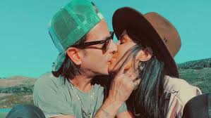 Coti empezó a grabar su primer álbum en enero de 2001. La Primera Foto De Cande Tinelli A Los Besos Con Coti Sorokin Tras Borrar Su Selfie A Puro Mimo El Lugar Es Aqui Y El Momento Ahora Ciudad Magazine