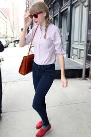 Jennifer lopez tests her football skills in tight. Taylor Swift Skinny Jeans Taylor Swift Jeans Lookbook Stylebistro