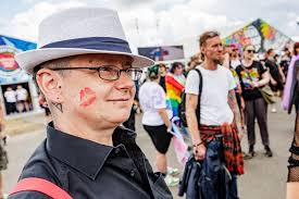 ❤️🧡💛💚💙💜 Love is love. As simple as that. The 6th Equality March passed  through festival's field. 💖 Everyone is welcome here. 📷 1, 2, 9-10 Michał  Kwaśniewski 📷 3-8 Fotografia- Dominik Malik #polandrock2025