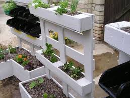 1001 Tutoriels Et Idees Pour Fabriquer Une Jardiniere En Palette Decoracion De Casa Con Plantas Jardin De Hierbas Y Patio Y Jardin