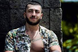 @aslambek_saidov @pawelmatracki powiedziałeś że mnie odmłodzisz, a co zrobiłeś? Hotel Paradise Do Programu Dolaczyl Nowy Uczestnik Fani Artur To Mlody Mamed Khalidov