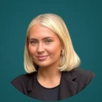 Monique Bateman's Instagram, Twitter & Facebook