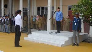 Laporan pemimpin upacara kepada pembina upacara the report of the ceremony commander to the ceremony inspector (hormat) lapor…. Memulai Gerakan Disiplin Smansa Melalui Upacara Bendera Sma Negeri 1 Binjai
