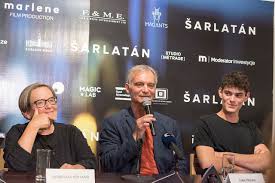 Nejnovější snímek uznávané polské režisérky agnieszky holland šarlatán odráží odvěký boj dobra a zla, lásky a nenávisti, víry a zrady. File Sarlatan 11 Jpg Wikimedia Commons