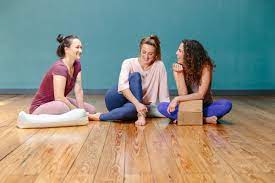 Americans spend $16 billion on yoga classes and equipment each year. Fotografie Fur Yoga Studios Hanna Witte