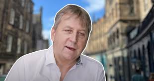 Edinburgh University students call for Sir Peter Mathieson's resignation in  EUSA vote