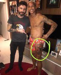 Para mais desenhos de tatuagem clique aqui e acesse downloads de desenhos para tatuagens grátis. Pes Mil Grau On Twitter Com 8 Dias De Namoro Deyverson Tatuou O Nome Da Namorada Com 2 Meses O Rosto Dela Na Perna O Que Sera Que Vem Quando Comemorar 1