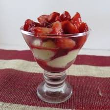 Coupes De Fraises A La Creme De Mascarpone Un Dessert Frais Et Aerien Recette Dessert Fraises Mascarpone Dessert Fraise Coupe Glacee Dessert