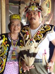 Wow 22 Gambar Baju Adat Kalimantan Fitinline Com 3 Ragam Pakaian Adat Kalimantan Timur Pakaian Adat Kalimantan Utara Budaya Indones Gambar Kalimantan Barbie