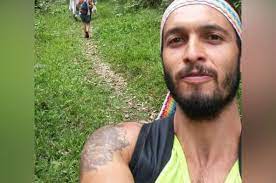 El joven es referente de las manifestaciones pacíficas en colombia, tras un atentado contra su vida se. A Yds Zpecx2 M