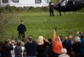 Media norwegia mengatakan cruise secara pribadi meminta kepada perdana menteri norwegia erna solberg dan menteri kebudayaan abid raja untuk. Tom Cruise I Raja Video Elsker Norge