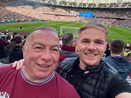 Tim Hamblin's Instagram, Twitter & Facebook