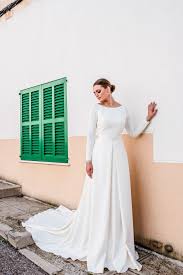 Dabei muss ein kleid keineswegs von oben bis unten mit spitze überzogen sein. Lilou Elegantes Brautkleid Ohne Spitze Torrox Hamburg Brautmode Hochzeitskleider Abendkleider