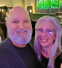 Robin Laird's Instagram, Twitter & Facebook