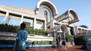 Kalau di lantai bawah biasanya harga laptopnya lebih mahal dari lantai atas. Pemkot Surabaya Sewakan Hi Tech Mall Rp 18 5 M Per Tahun Masih Belum Ada Yang Berminat Surya