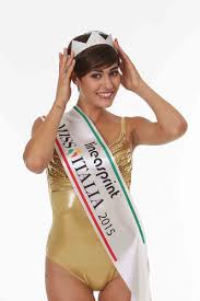 Prima tra tutte miss italia alice sabatini che sfodera un paio di conclusioni degne della sua eleganza, classe dimostrata anche dalla splendida giornalista di sky ilaria capponi ben spalleggiata dal collega. Il Ritorno Sulle Passerelle Milanesi Di Alice Sabatini Ex Miss Italia 2015 M Il Magazine
