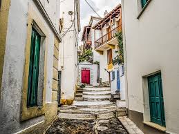 El callejón del beso _____ las manchas de la luna _ porfavor es para hoy es de español 1 ver respuesta ok ok coronaaaaa ya o te reporto perdon no habia vistola corona isaacg19c está esperando tu ayuda. El Callejon Del Beso
