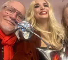 Regina Rebecca (@reginarebeccaofficial) • Facebook