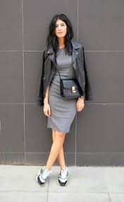 5 Tips On Wearing Sneakers With Jeans Skirts Skirt And Sneakers Fashion Grey Bodycon Dresses