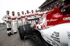 Αφού κάθε παιδί είπε την άποψή του. H Alfa Romeo Racing Symmeteixe Sto 1o Kai Sto 1 000o Gp Ths F1