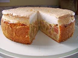 Rhabarberkuchen Mit Sahneguss Und Baiserhaube Von Marylou Chefkoch Rezept Rhabarberkuchen Kuchen Backen