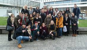 After spending a considerable number of years outside academia working in the corporate world, i was apprehensive about getting back to university life. Maison Des Langues Cy Cergy Paris Universite