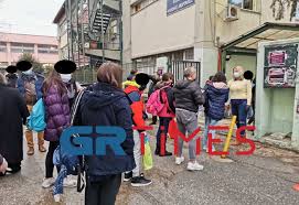 Η πόλη έχει τον τρόπο της να διαχέει κουλτούρα και γούστα παντού. 8essalonikh Me 8ermometrhsh Kai Metra Epestrepsan Sto Sxoleio Oi Ma8htes Fwto Video Grtimes Gr