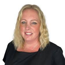 Colette Meek's Instagram, Twitter & Facebook